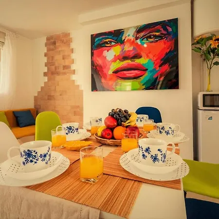 Penthouse Duplex In A 4 Floors Spanish House -8 Min To Center By Metro Apartment
