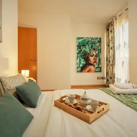 Penthouse Duplex In A 4 Floors Spanish House -8 Min To Center By Metro バレンシア