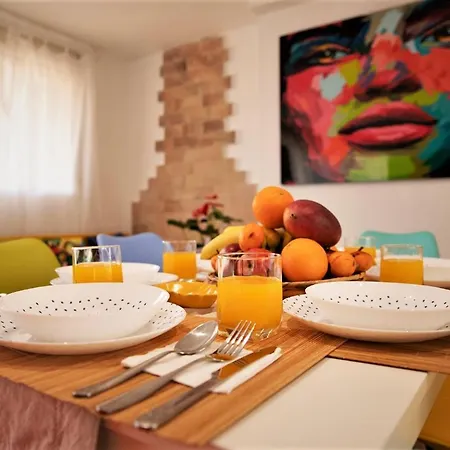 Апартаменты Penthouse Duplex In A 4 Floors Spanish House -8 Min To Center By Metro