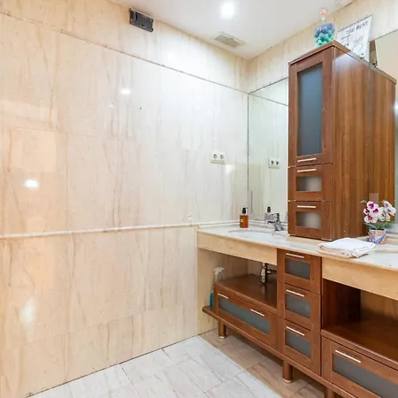 Апартаменты Penthouse Duplex In A 4 Floors Spanish House -8 Min To Center By Metro